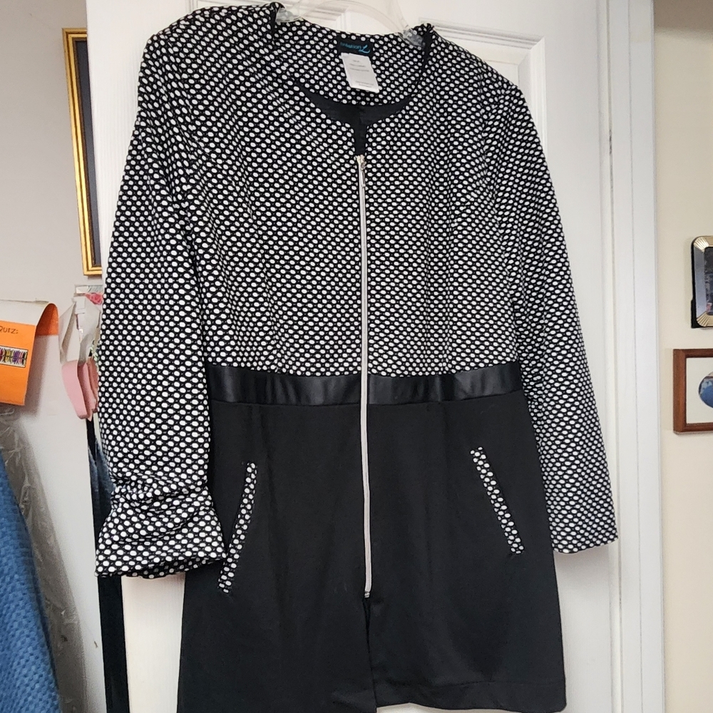 Creation L Black color blocked, longer length jacket